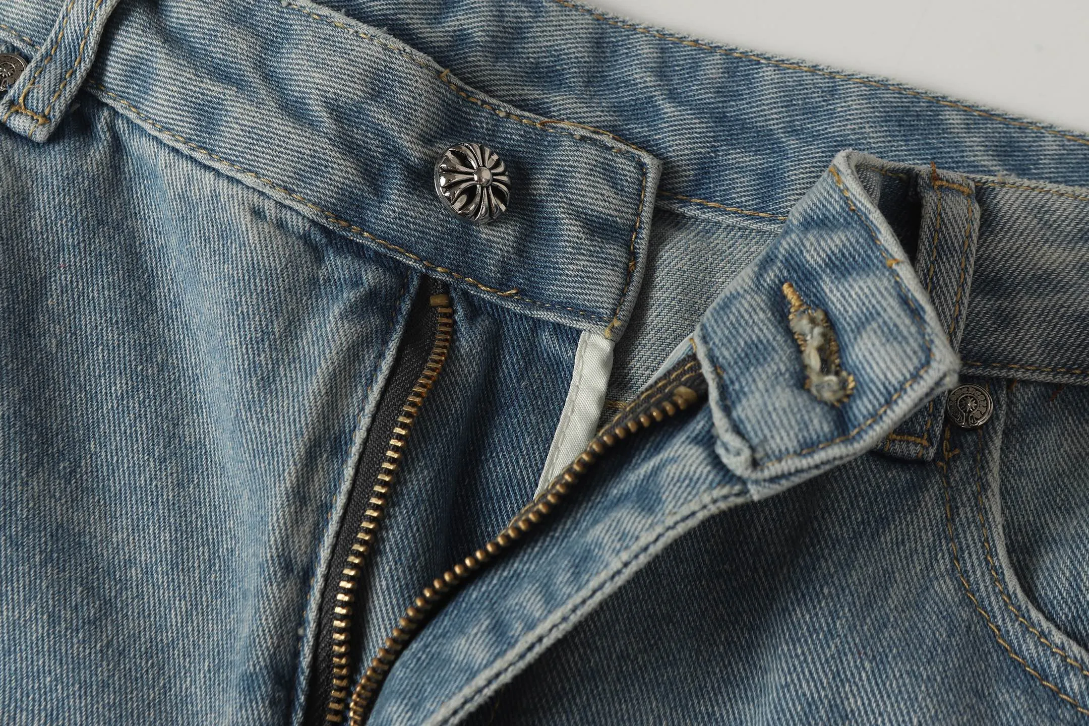 P300 cross-border quantity model, please do not place an order if you are pursuing quality - Chrome Hearts/Chrome Heart Cross✝️Applied leather embroidered washed jeans trousers casual pants flared pants -High weight, high density and high quality. The wool is soft, delicate and skin-friendly. It feels soft and silky. It has excellent warmth and skin-friendly properties. -Size: 28 30 32 34 36